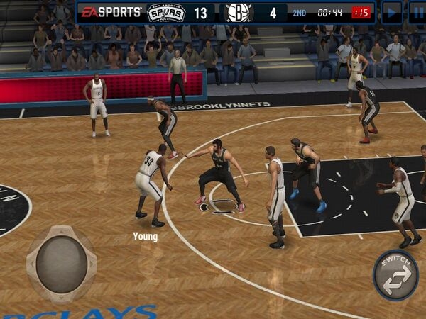 NBA Live Mobile có gameplay khá dễ