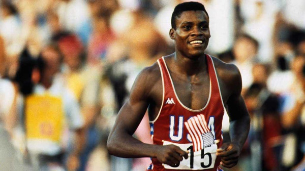 Vận động viên điền kinh Carl Lewis (Mỹ)