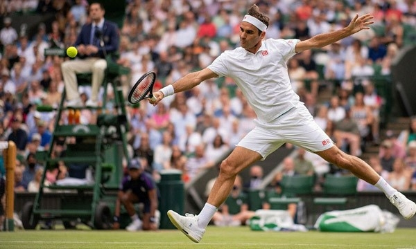 Di chuyển cơ thể của federer khi thực hiện cách cầm vợt tennis của Federer