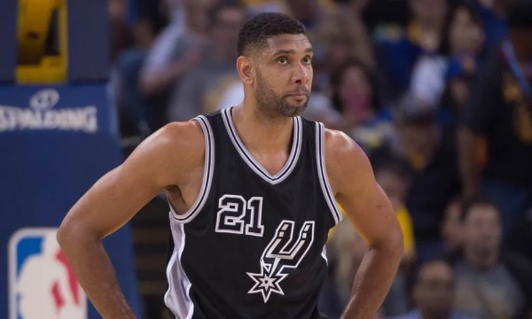 Tim Duncan là một trong những cầu thủ PF trong bóng rổ nổi tiếng 