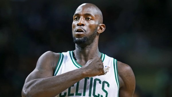 Kevin Garnett là một cầu thủ PF trong bóng rổ xuất sắc