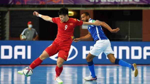 Tiền vệ trong futsal