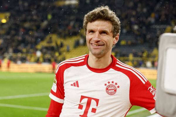 Tiền vệ cánh phải - Thomas Muller